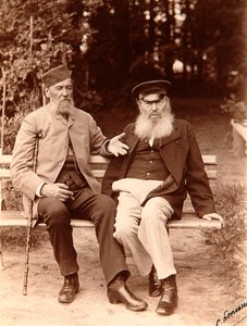 Yakov Polonsky en Afanasy Fet, Russische dichters, ca. 1890