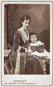 Keizerin Maria Fjodorovna Dagmar van Denemarken 1847-1928 met zoon Nicholas Alexandrovich van Rusland door Sergei Lvovich Levitsky