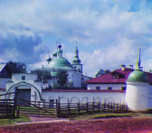 Hoofdkathedraal van het Goritsky-klooster vanaf de weg, 1905-1915