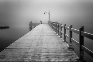 Misty Pier Eenzaamheid door Shanrui Ren
