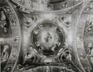 Detail van de koepel met de Christus Pantocrator in het midden door Sicilian School