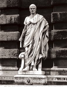 Standbeeld van Emilio Papiniano (marmer) door Silvio Sbricoli