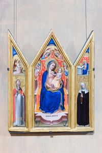 Drieluik, tronende Madonna en Kind met engelen (midden), engel van de annunciatie en Sint Augustinus (links), Maagd annunciatie en Sint Monica (rechts) door Simone dei Crocifissi