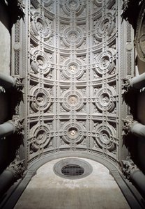 Interieur van het gewelfde plafond van de vestibule van de kerk gerealiseerd door Simone del Pollaiolo, ook wel il Cronaca (1457-1508) door Simone del  Pollailo