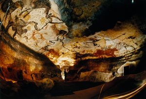 Panoramisch Uitzicht op de Hal van de Stieren in Lascaux, Frankrijk, 2022 (foto)
