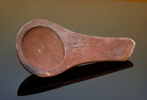 De Lascaux-lamp, gepolijste zandsteen gevonden in de Lascaux-grot.