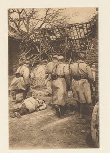 De veldslag van Atrecht (9 Mei tot Juni) was uiterst bloedig voor de Duitschers. Men ziet hier een episode van de verovering van Neuville