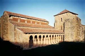Kerk van San Miguel de Escalada, gesticht in 913 door Spanish School