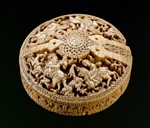 Deksel van een container versierd met vier jagers en dieren, Umayyad periode, 998-999 AD door Spanish School