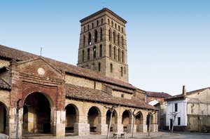 Zicht op de kerk van San Lorenzo de Sahagun, Spanje door Spanish School