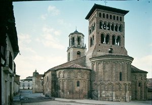 Zicht op de kerk van San Tirso