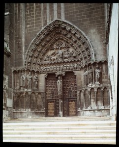 Uitzicht op de Sacramentele Poort (Sarmental) van de Kathedraal Santa Maria in Burgos door Spanish School