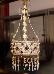 Votiefkroon van Koning Recesvinth (r.652-72) uit de Schat van Guarrazar, c.670 door Spanish School