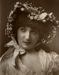 Miss Mulholland, actrice, 1884 door St James