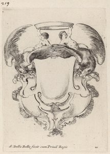 Cartouche met adelaars en twee kinderen die een kroon vasthouden door Stefano della Bella