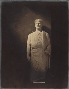 Figuur van een priester, late stijl