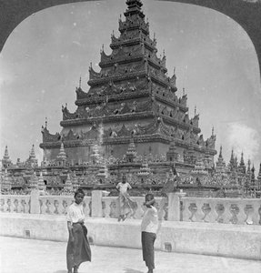 Arakan Pagoda, Mandalay, Birma, 1908 door Stereo Travel Co