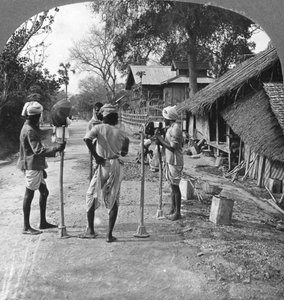 Wegreparatie, Bhamo, Birma, 1908