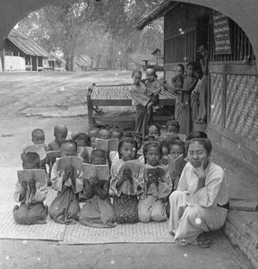 Dorpsschool en leraar, Amarapura, Birma, 1908