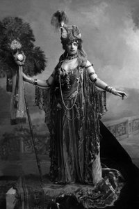 Lady Feodorowna Sturt door Studio Lafayette