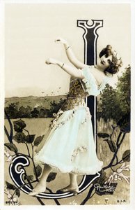 J: Lucette De Berny, artieste uit de Belle Epoque - Alfabet in ansichtkaart door Studio Reutlinger