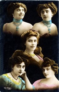 Ansichtkaart begin 20e eeuw: mozaïek van gezichten van 5 jonge vrouwen (foto) door Studio Reutlinger