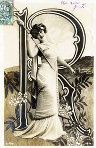 R: Gabrielle Robinne, Franse actrice, Comédie Française, Parijs - Alfabet op ansichtkaart door Studio Reutlinger
