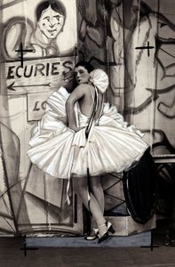 Portret van de Franse actrice Spinelly, in een ballerina kostuum door Studio Walery