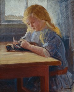 Meisje speelt met pop