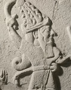 Koning Sulumeli giet een plengoffer met een god (detail) door Syrian Syrian