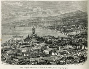 De stad Jalta, genomen vanuit Massandra, tekening door Th. Weber, ter illustratie van het verhaal Vier Maanden in Rusland, in 1876, door F. De Mely. Gravure in Le tour du monde. door Theodore Weber