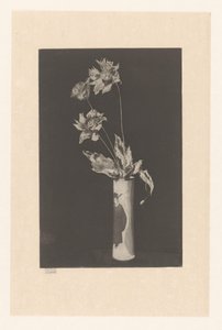 Bloemen in een vaas met Chinese motieven door Théodore Roussel (signed by artist)