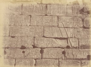Close-up van hiërogliefen en sculpturen (Lijst van de verslagen naties), Karnak door Théodule Devéria
