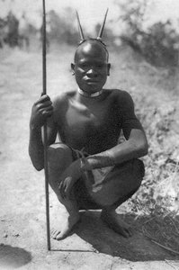 Een jongen met hoorns, Abercorn naar Tukuyu, Tanganyika, 1925-1927