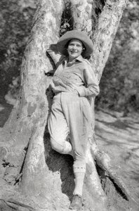 Stella Court Treatt, Britse avonturier, auteur en filmmaker, Maereres, Tanganyika, 1925-1927