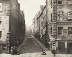 Bell Street vanaf High Street, nr. 14 door Thomas Annan