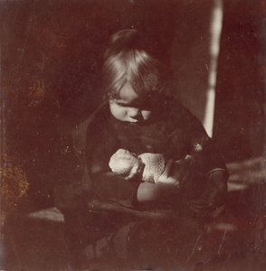 Betty Reynolds met Pop op Schoot, ca. 1885 door Thomas Eakins
