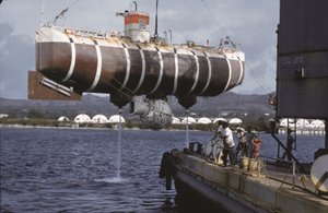 De onderzeeër Trieste, Apra Harbor, Guam, ca.1960 (foto)