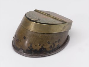 Inktpot van paardenhoef behorend tot Kapitein William Tyrwhitt Drake, Royal Horse Guards, ca.1829