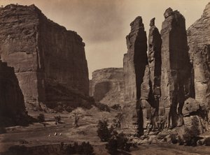 Cañon de Chelle. Muren van de Grand Cañon ongeveer 1200 voet hoog.