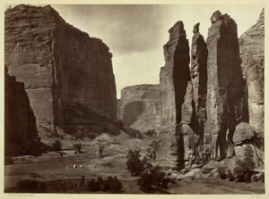 Cañon de Chelle, Muren van de Grand Cañon, ongeveer 1200 voet hoog door Timothy O