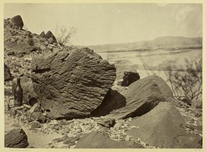 Rots uitgesneden door stuifzand, onder Fortificatierots, Arizona
