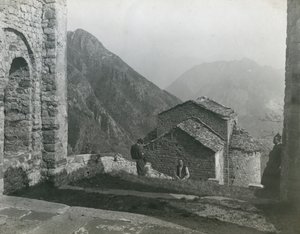 Abdij van San Pietro al Monte, Civate, Lombardije, Italië, foto door Ugo Monneret de Villard, circa 1910 door Ugo Monneret de Villard