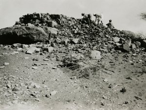Ruïnes in de regio Goz Regeb, Soedan, foto door Ugo Monneret de Villard, ca 1925 door Ugo Monneret de Villard