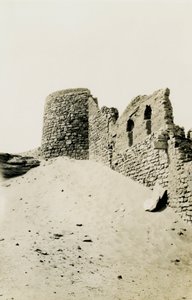 Toren van het klooster van St Simeon, Aswan, Egypte, foto door Ugo Monneret de Villard door Ugo Monneret de Villard