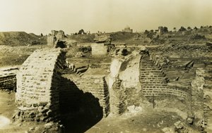 Trilobed gebouw, al-Fustat, Egypte, foto door Ugo Monneret de Villard door Ugo Monneret de Villard