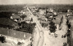 Panoramafoto van de stad Romans, genomen vanaf de klokkentoren van de kerk tijdens de Eerste Wereldoorlog door Ugo Ojetti