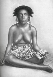 Een vrouw van de Solomon-eilanden in inheemse kleding, 1902