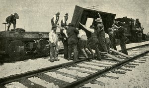 Een speciale goederentrein neemt het op de rails, 1901 door Unbekannt