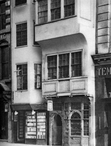 Een boekwinkel en tabakswinkel in de Strand, Londen, 1926-1927 door Unbekannt